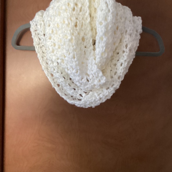 Hand Knitted Soft Bulky Infinity Scarf 68” x 12” - Picture 2 of 4